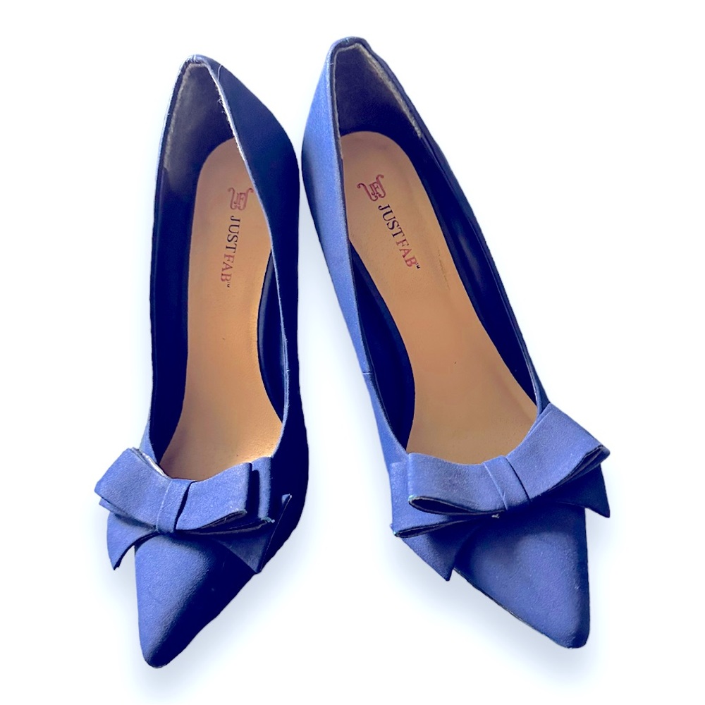 Close toe heel with bow detail